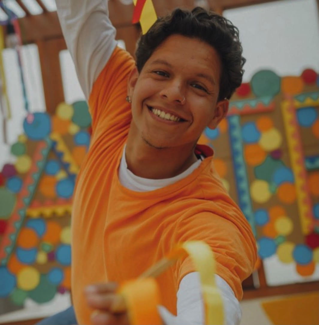 Sebas Correa, profesor de danza moderna